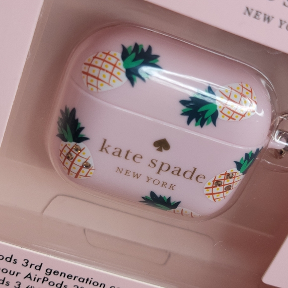 🥂Cyber Monday🥂Kate Spade Jeweled Pineapples Printed AirPods Case NIB - Picture 3 of 13